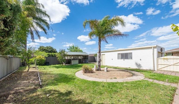 Well Presented with Ample Shedding! - Photo 1