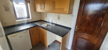 3 bedroom detached bungalow to rent - Photo 3