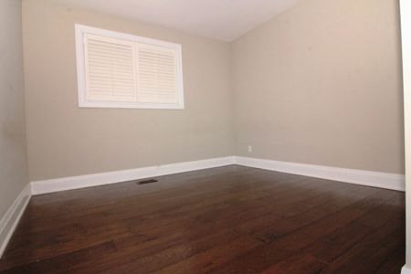 For Lease - 382 Walton Street, Oakville, Ontario - Photo 4