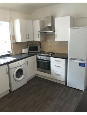 3 bedroom flat to rent - Photo 1