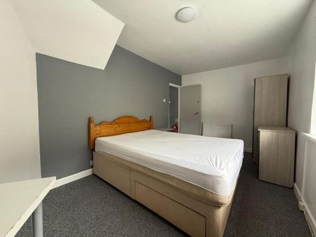 3 bedroom terraced house to rent - Photo 5