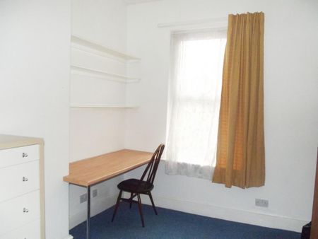 5 bedroom semi-detached house to rent - Photo 3