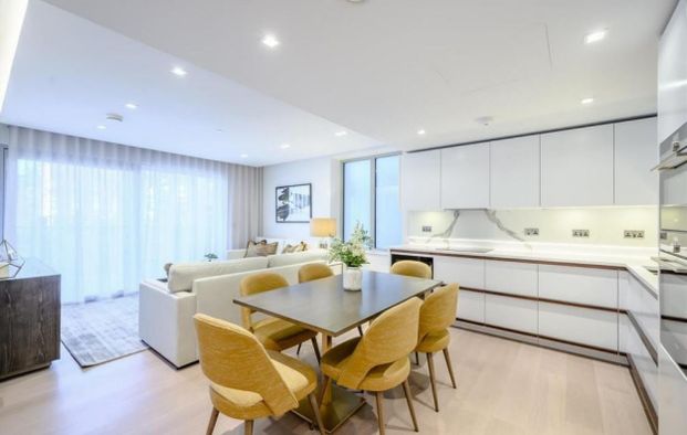 Edgware Road, Paddington and Bayswater, London, W2 - Photo 1