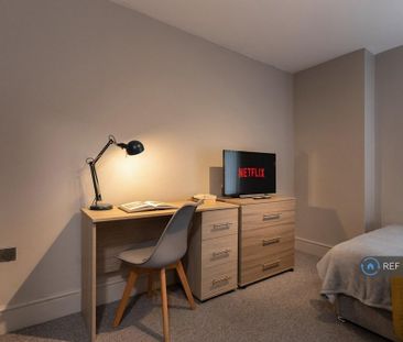 1 bedroom in a house share to rent - Photo 2