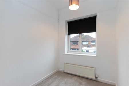 Cambridge Road, Macclesfield, Cheshire, SK11 - Photo 2