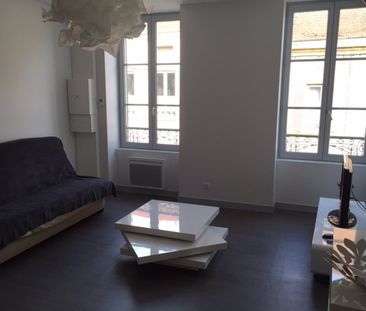 Location Appartement 2 pièces 39m² CHARLIEU 42190 - Photo 1