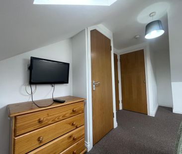 10 bedroom house share to rent - Photo 3