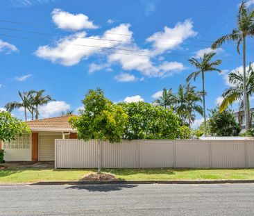 16 Bluegum Avenue, Hollywell QLD 4216 - House For Rent | Domain - Photo 4