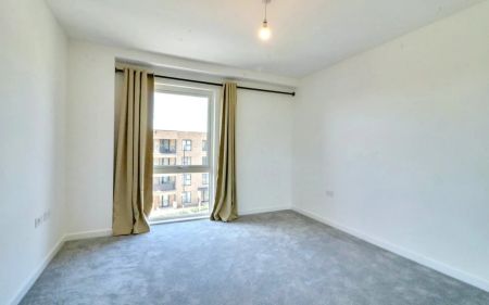 Robertson Apartments, 4 Donovan Way, Harrow, HA1 - Photo 2