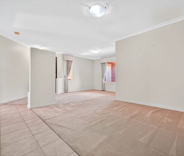 Spacious Family Living in Como - Photo 3