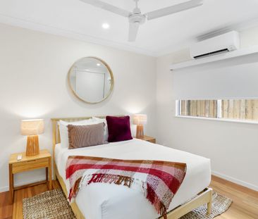 Fully furnished contemporary home 100metres from the beach. - Photo 3