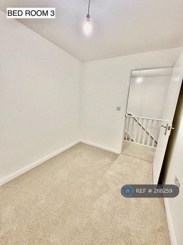 3 bedroom detached house to rent - Photo 3