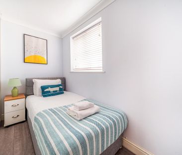 4 bedroom detached house to rent - Photo 5