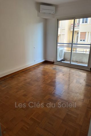 Location Appartement 3 pièces 80m² TOULON 83000 - Photo 5