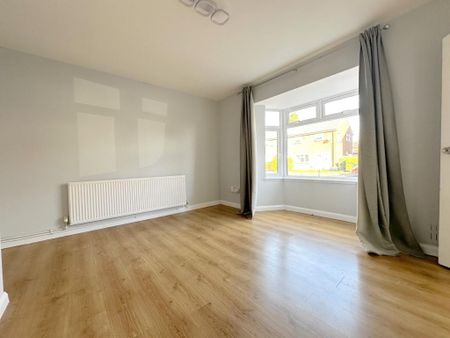 3 bedroom end of terrace house to rent - Photo 2