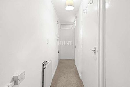 Woodford New Road, E18 - Photo 3