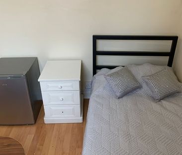 Room in a Shared Flat, Bowes Road, N11 - Photo 3