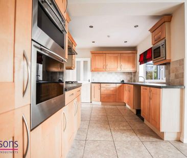 4 bedroom semi-detached house to rent - Photo 2
