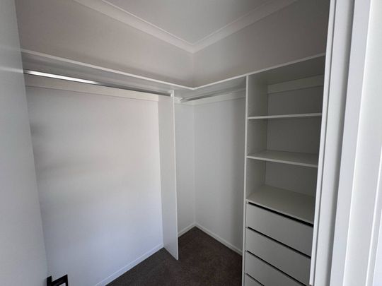 Brand New, Stylish & Spacious – The Perfect Family Retreat - Photo 1