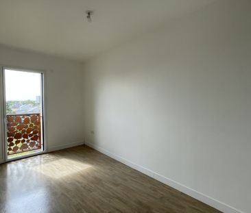 Location Appartement 3 pièces 70m² LA ROCHE SUR YON 85000 - Photo 6