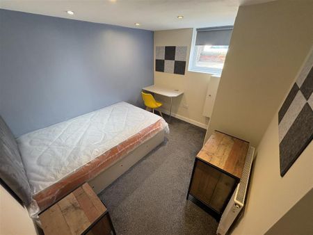 1 bedroom in a house share to rent - Photo 2