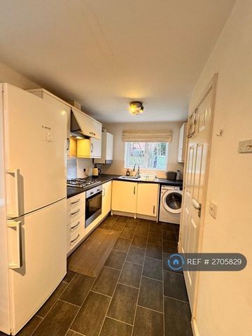 1 bedroom in a house share to rent - Photo 2