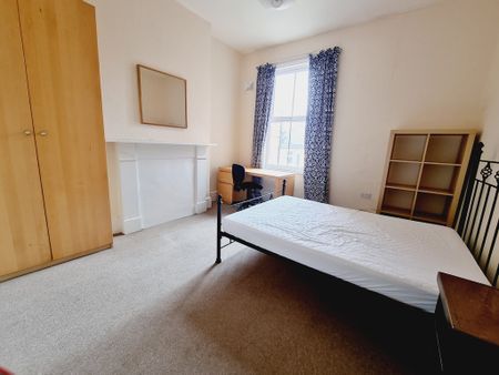 6 Bed Student Accommodation - Photo 2