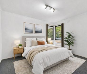 SPACIOUS 3 BEDROOM HOME ONE OF TWO ON THE BLOCK! - Photo 3