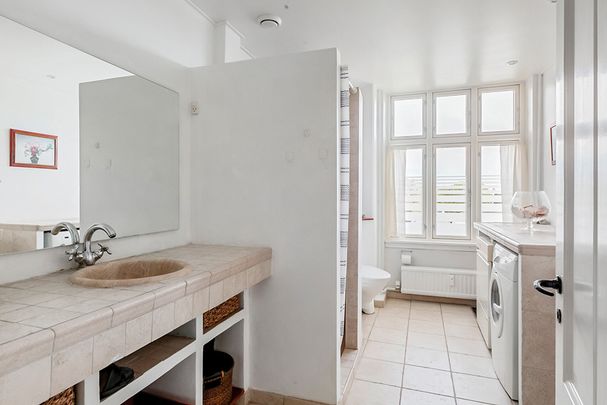 Skøn møbleret lejlighed med stor altan - Photo 1