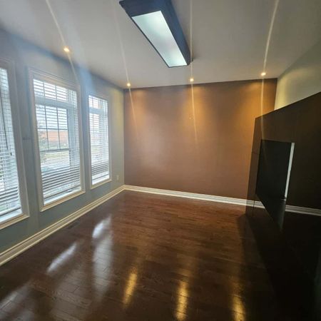 For Lease - 12 Fort Williams Drive, Brampton, Ontario - Photo 2