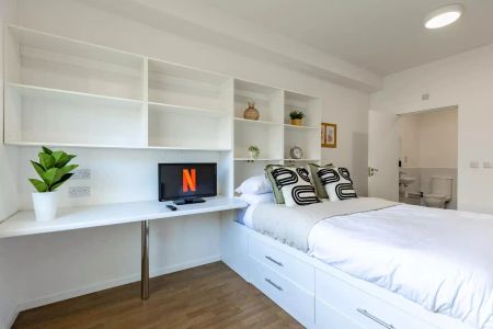 Terraced 1 Bed Apartment - Photo 5