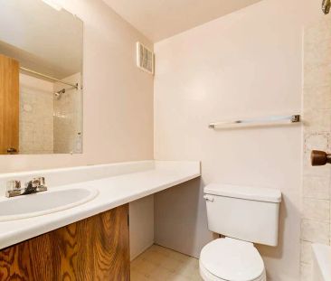 - 1 Bedroom at Eastgate Manor - Photo 4