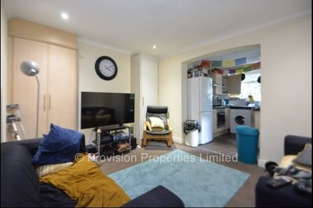 Unihomes 4 Bedroom Properties in Leeds - Photo 2