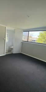 Generously sized 3 bedroom home - Photo 4