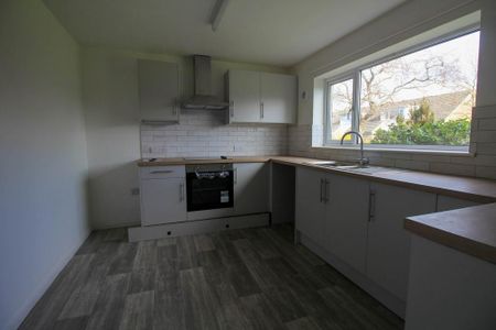 3 bedroom semi-detached house to rent - Photo 5