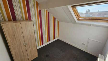 4 bedroom terraced house to rent - Photo 2