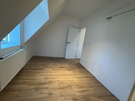 Te huur: volledig gerenoveerde, lichtrijke woning aan het water - Photo 2