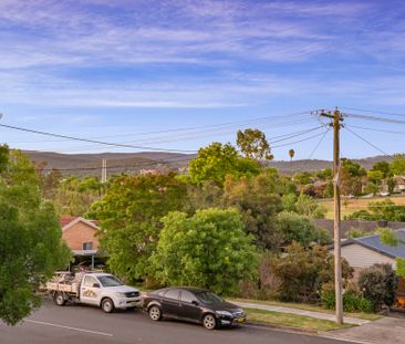 Large Family Home Situated In Sought After East Albury - Photo 5