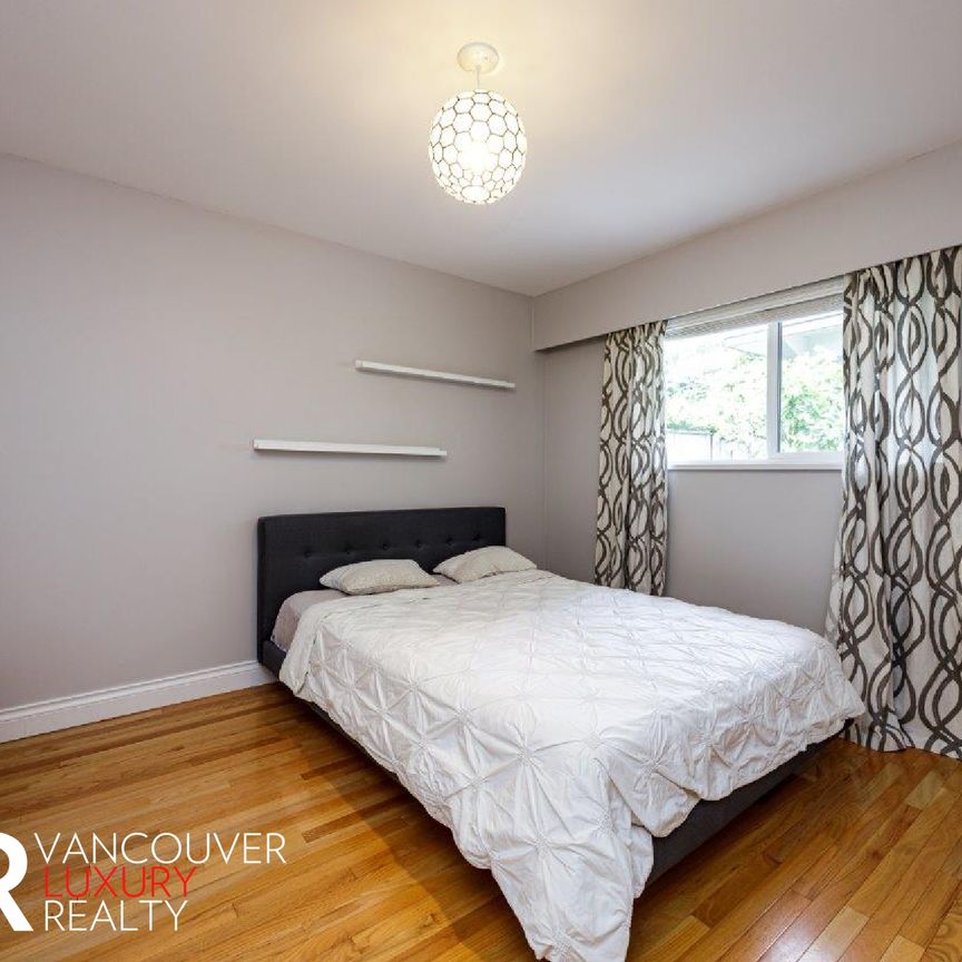 House in North Vancouver, BC - Photo 1
