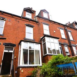 2 bedroom House in Brudenell Street, Leeds - Photo 1