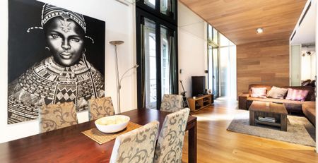 Luxurious 2 Beds Apartment with views on a square of the Gothic Quarter - Photo 2