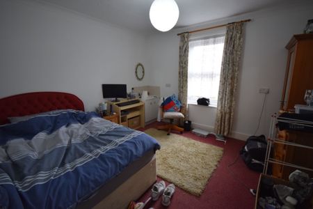 2 Bedroom Flat To Rent in Winton - £1,170 pcm Tenancy Info - Photo 2