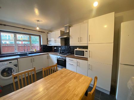 Room 4, Thornbury Close, N16 8UX - Photo 3