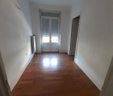 F4 de 79 m² - 11 avenue Jean Jaurès à CHALON SUR SAONE. - Photo 2