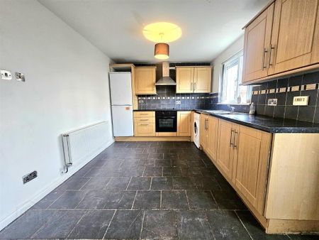 50 Ballygomartin Drive, Belfast, BT13 3UB - Photo 4