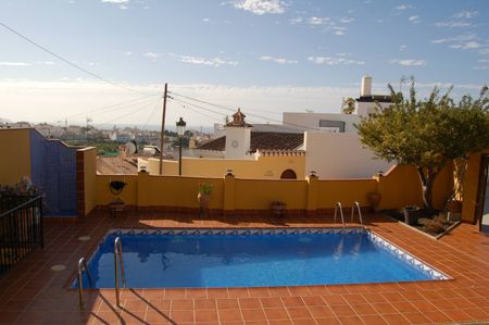 DETACHED VILLA FOR LONG TERM RENTAL SITUATED IN NERJA - Photo 2