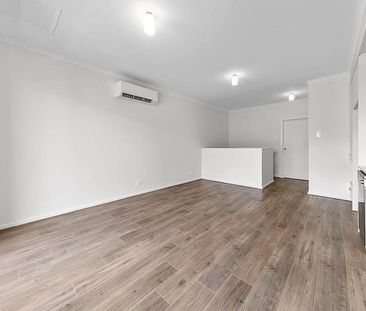 Stylish 2-Bedroom Townhouse - Photo 4