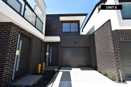 6 or 7/33 Hillcrest Grove, Springvale, VIC 3171 - Photo 4