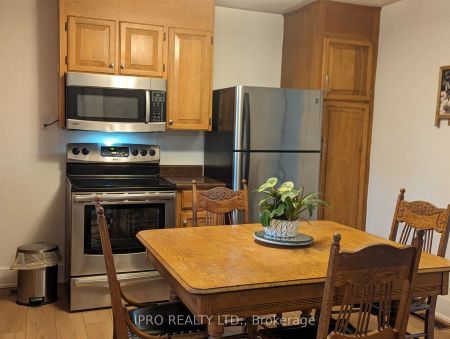 Detached Home For Lease | W9256844 - Photo 4