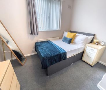 4 bedroom terraced house to rent - Photo 2